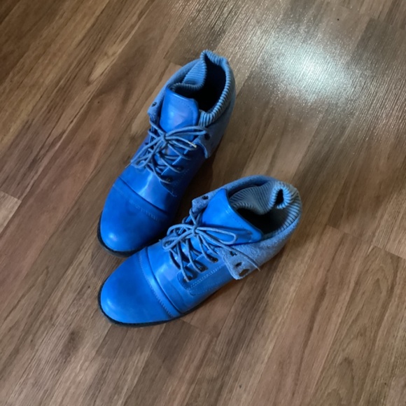 Blue boots - Picture 3 of 3